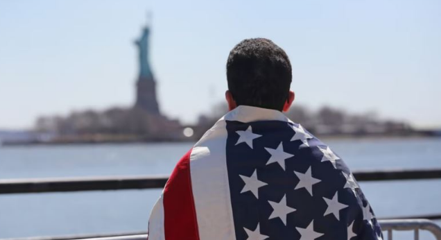 Kë e prek pezullimi i vizave të emigrimit për në SHBA 