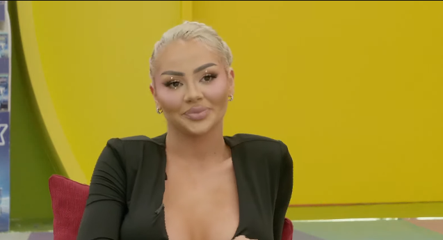 Benita  Të gjitha femrat kanë dëshirë të kenë një mashkull si Klodi afër vetes