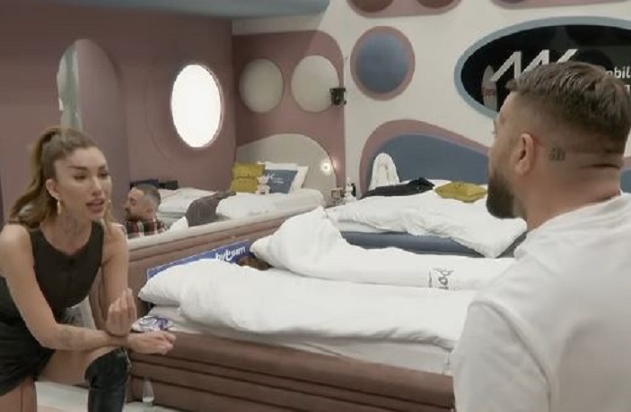 Bia shpërthen në lot  flet me Limin  Nuk më duan