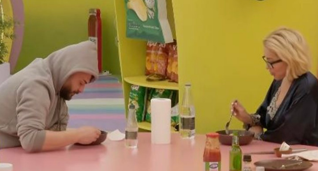  Kur u ndeza  s dija të fikesha   Dolce dhe Limi diskutojnë për festën e mbrëmshme