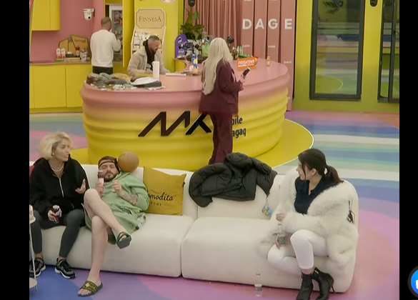 Dolce  kapet  me Albën për Limin  Ti je femër e falimentuar  