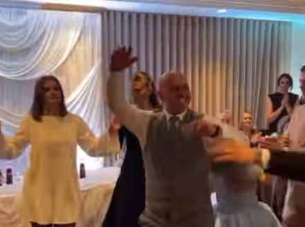 Festë e valle në familjen emblematike Jashari  vallëzimi i Murat Jasharit në fejesën e nipit të tij