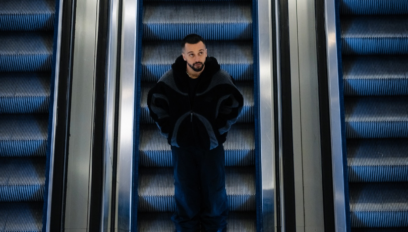 Gjesti rikthehet në skenë me  Memories  pas humbjes së vëllait