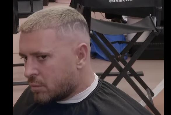 Labi me mesazh të fortë  e shkruan  UÇK  në flokë