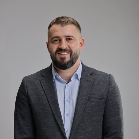 Lushtaku  godet  diasporën  Kthjelluni  qëndroni tre muaj në Kosovë dhe përballuni me faturat  shkollimin e shëndetësinë