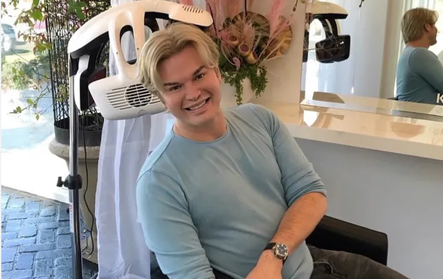 Ndërron jetë në moshën 55 vjeçare stilisti i njohur i flokëve