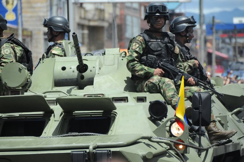 Mbi 30 mijë trupa kolumbiane pozicionit përreth kufirit me Venezuelën