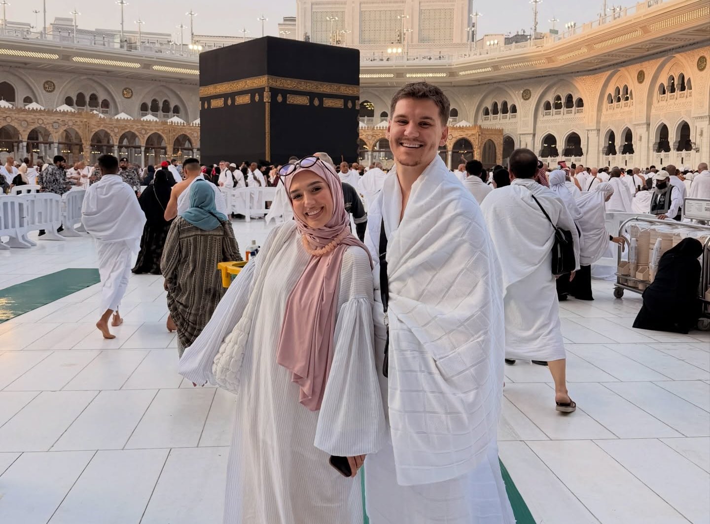 Iliriana as në haxh nuk e lë Adrin vetëm