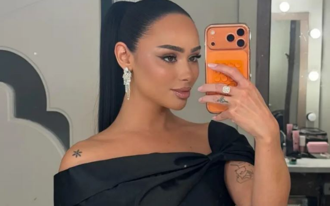 Egli Tako   Mua në fund të ditës edhe familja ime nuk është se më ka dhënë dorën dhe  