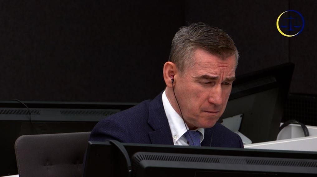 Mbrojtja  Provat ndaj Veselit  një grumbull mbeturinash