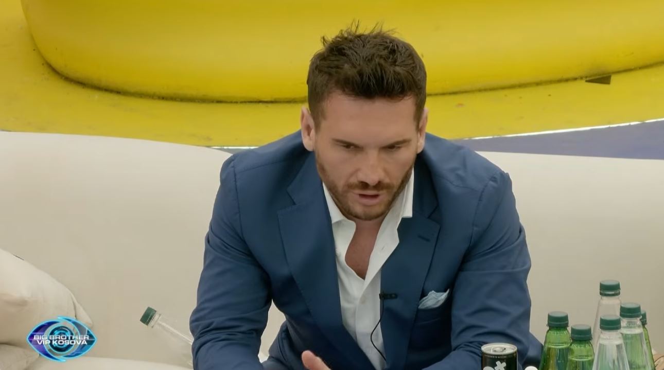 Ludo  Po dalin fjalët e mia  Bravo Elijona i ke nën kontroll dy djemtë