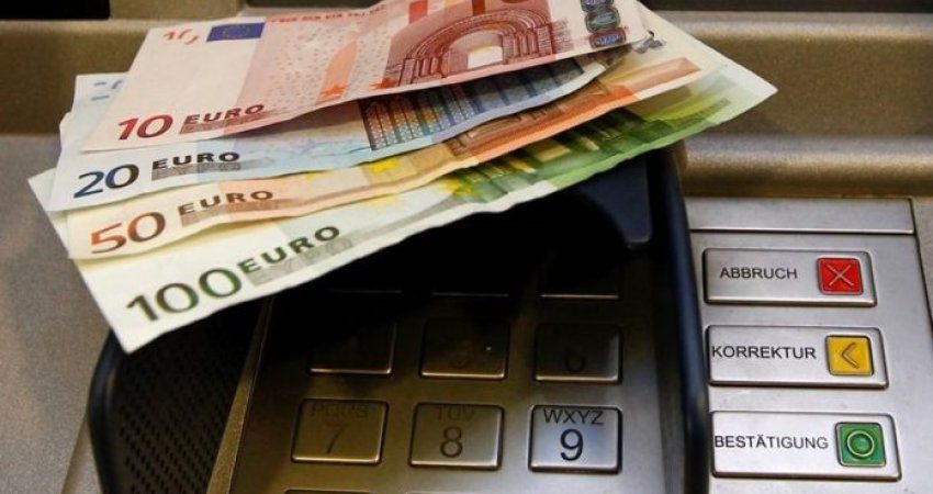 Mbitërheqjet bankare rekord  arrijnë vlerën e 655 milionë eurove