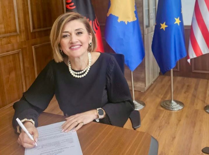 Kusari Lila nënshkruan inicimin e procedurës të ligjit për çmimet tavan