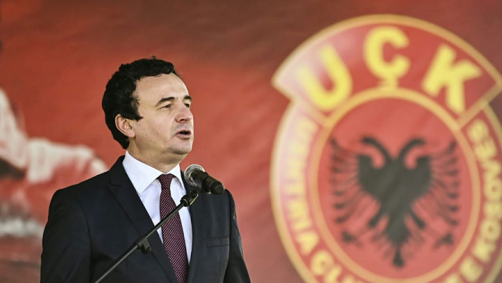 Albin Kurti  UÇK ja ishte bartëse e një lufte të drejtë  ruajtëse dhe mbrojtëse