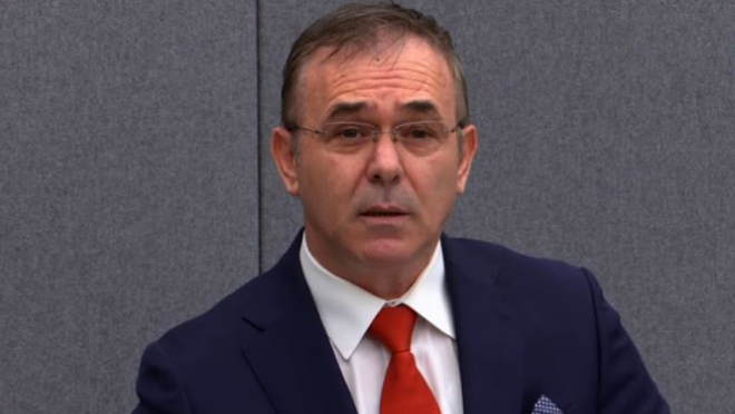 Selimi  Çfarë duhej të bënim ne  kur Serbia dhe Millosheviqi po vrisnin popullin tonë 