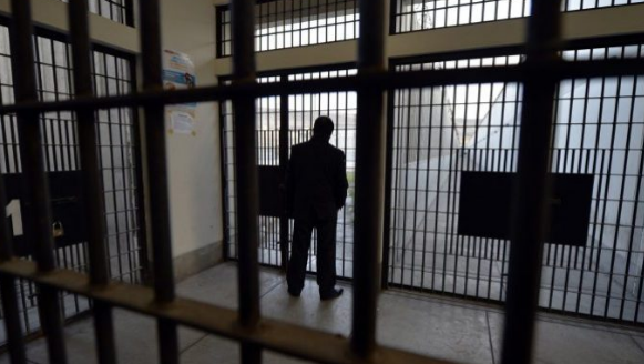 Ky është gardiani që u kap duke futur drogë në Burgun e Dubravës