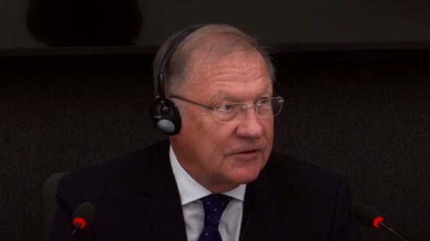 Dëshmitari i Thaçit  Duncan   godet  prokurorinë në Hagë