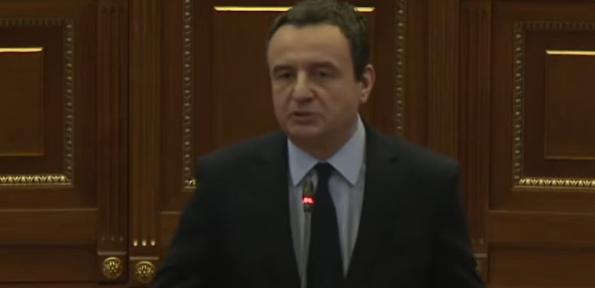 Kurti ikë në mes të debatit për buxhetin  Më duhet të shkoj e të rikthehem  do të marr pjesë pas një ore