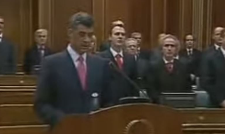Momenti historik kur Hashim Thaçi shpalli Pavarësinë e Kosovës