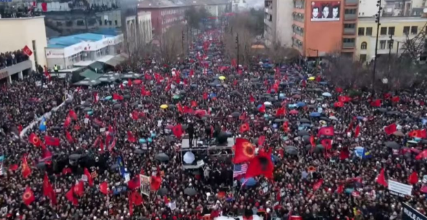 I madh e i vogël në këmbë për Thaçin  Veselin  Krasniqin dhe Selimin