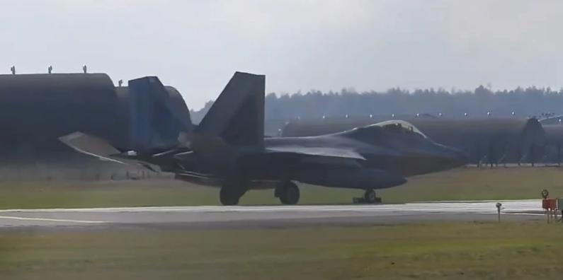 SHBA lëvizë aeroplanët luftarakë F 22 drejt Lindjes së Mesme