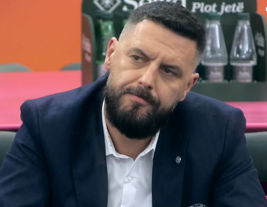 Tensione  debate dhe përplasje brenda shtëpisë  Familjarët e Mirit kanë një kërkesë