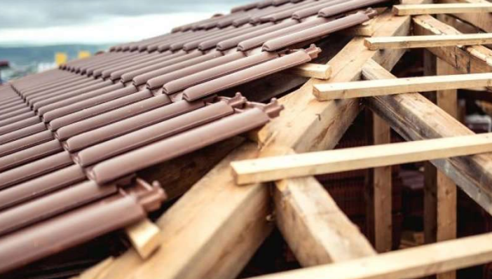 Tragjike  Ra aksidentalisht nga çatia e shtëpisë  vdes 49 vjeçari në Shkodër