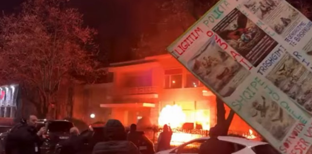Protesta në Tiranë  I vihet zjarri ish vilës së Enver Hoxhës