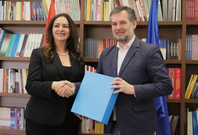 Hajrulla Çeku merr drejtimin e Ministrisë së Arsimit