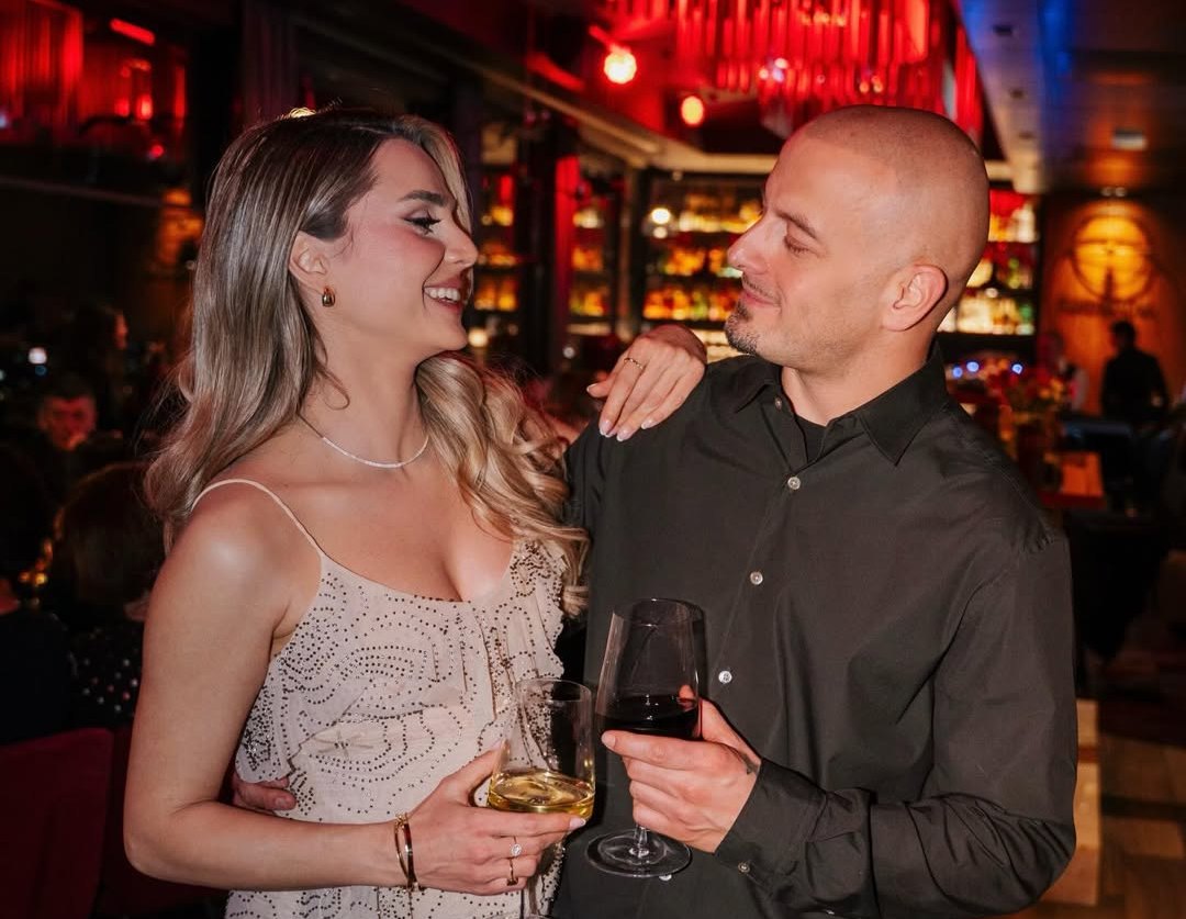 Zbulon se janë në pritje të fëmijës së parë  Adrian Gaxha prezanton partneren