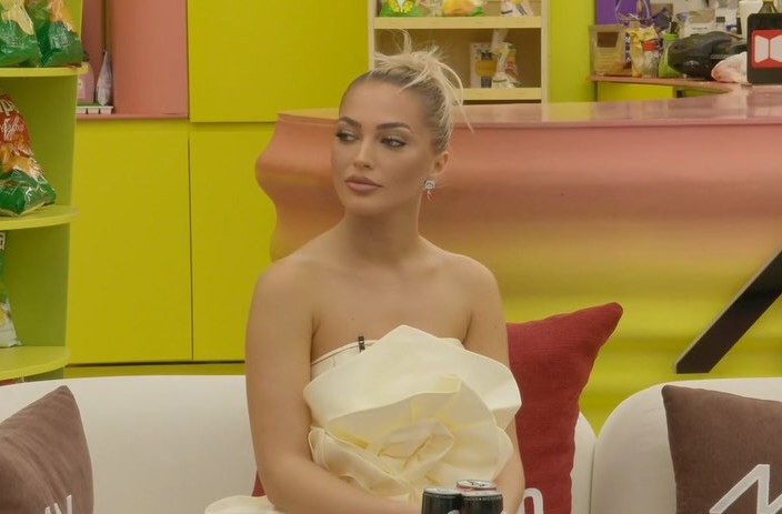 Aurora bën ndryshimin e parë pas  Bigut 