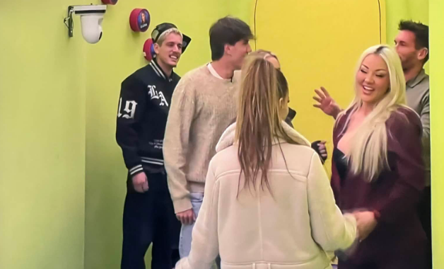 Momenti kur Benita futet në shtëpi  reagimet e banorëve