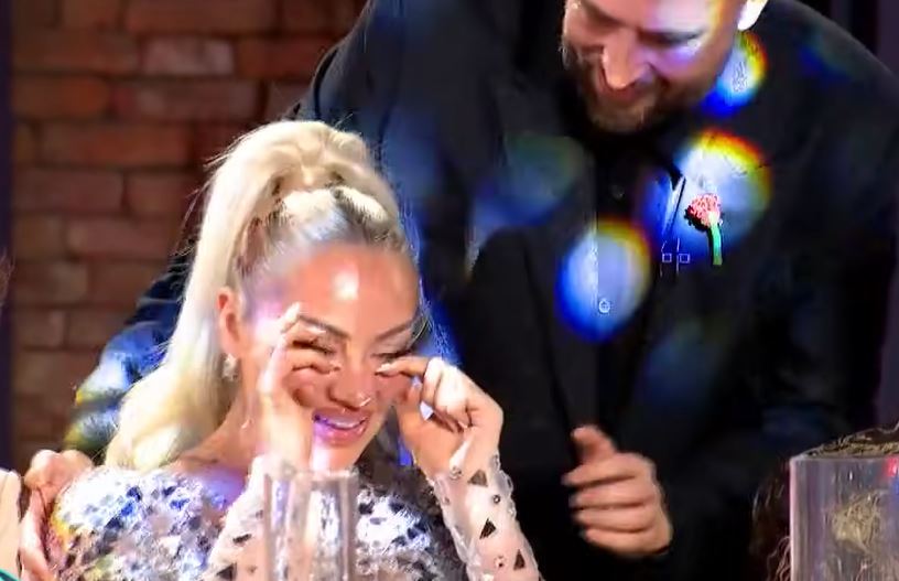 Benita plas në lot në dasmën e Klodit   Elijonës