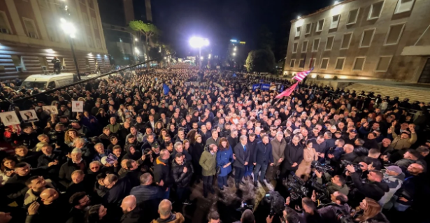 Nis protesta e PD në Shqipëri para Kryeministrisë  Policia nuk merr përsipër zhvillimin e tubimit