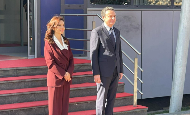 Kryeministri Kurti e pret në takim ministren e Jashtme të Shqipërisë