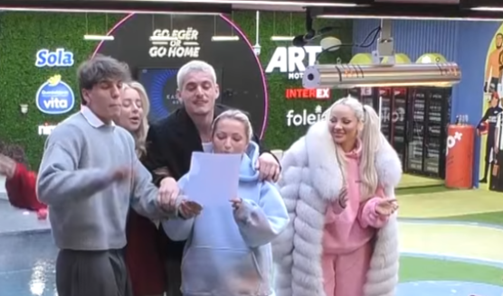  Hajdi te ju kallzojmë diçka te veshi     Treshi përsheshi  me këngë speciale