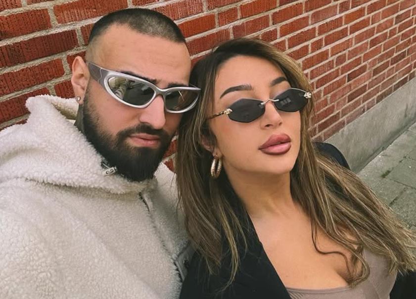 Ana ndanë momente intime me Kevinin para pasqyrës