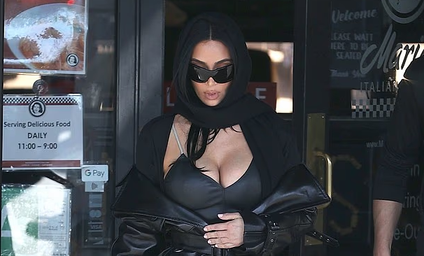 Kimi nxjerr gjoksin në veshje lëkure  romanca me Hamilton ndez rrjetin