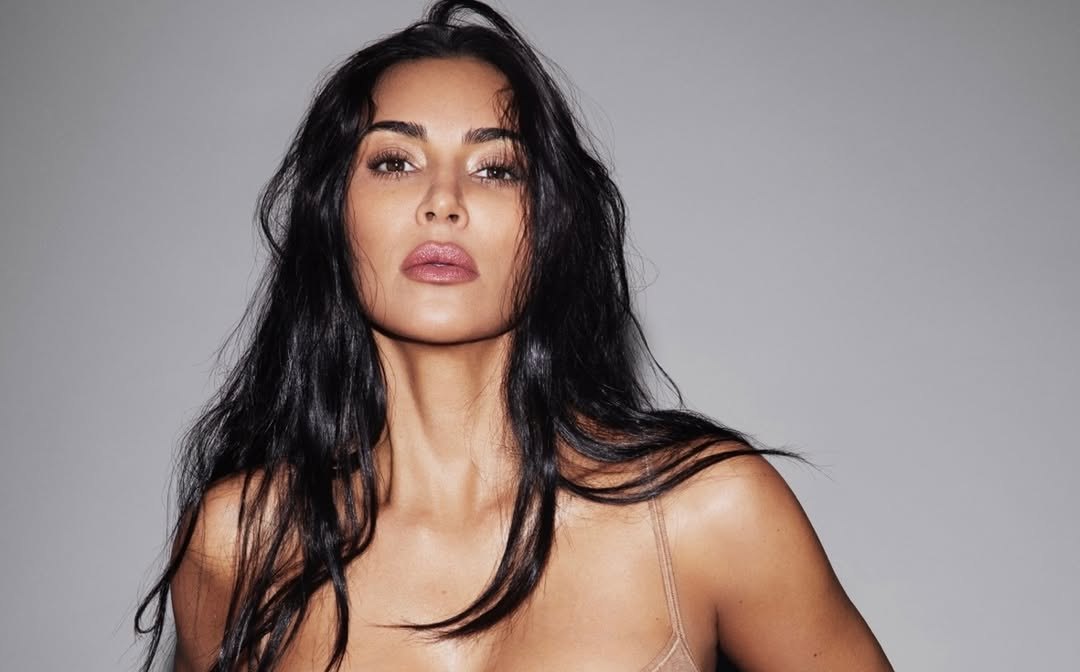 Kim ndez rrjetin me foto në të brendshme