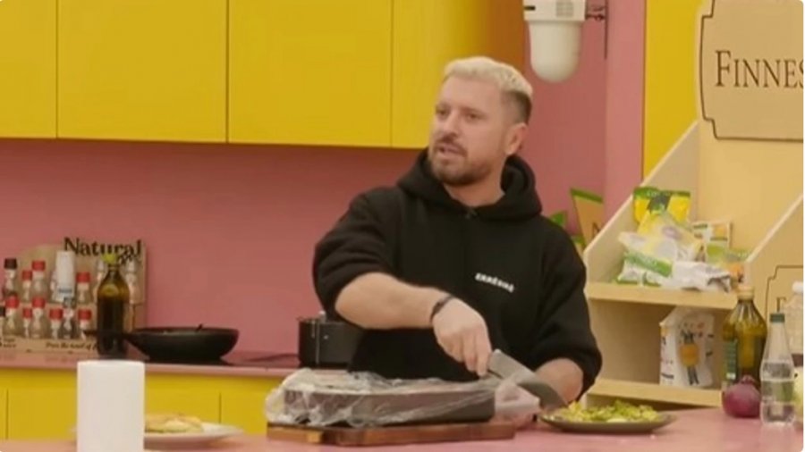 Labi krahason veten me Luizin  Sa mirë ta kem gjithë shtëpinë kundër