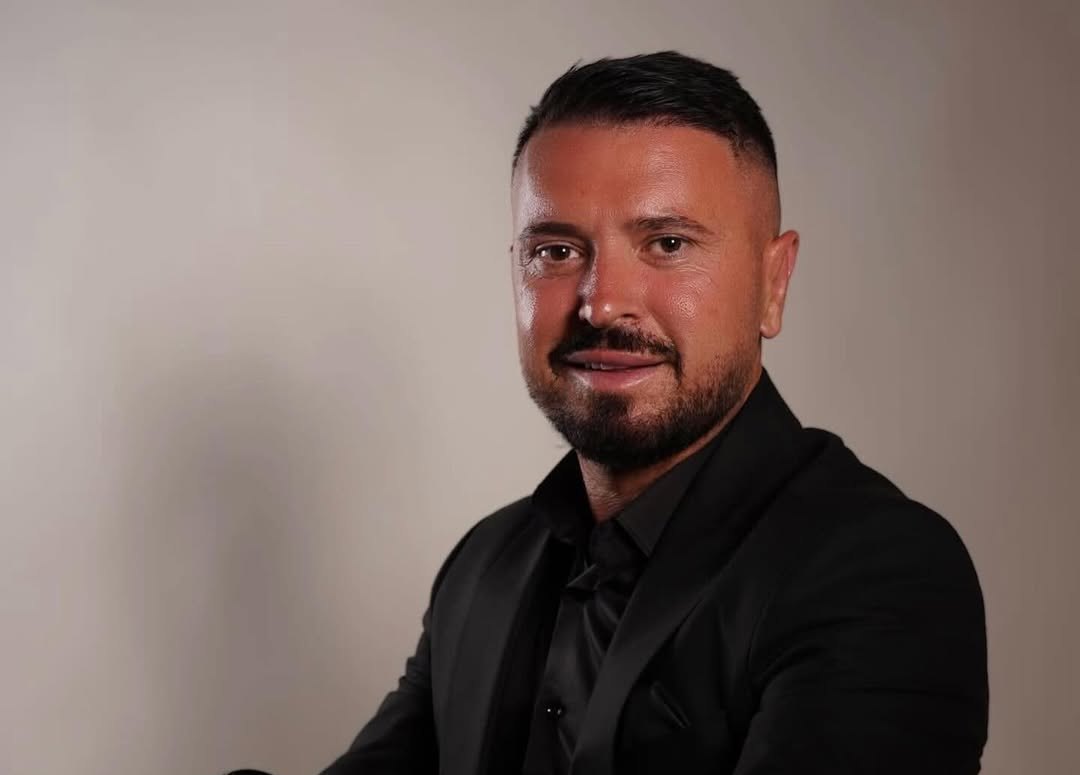 Pas daljes nga BBVK  Labi ndan foto me gruan  i bën dedikimin romantik