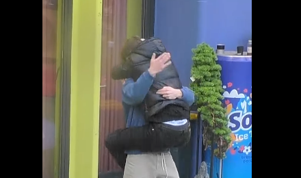 Surprizë nga ajri për dyshen Klodi Londrim  ky është mesazhi që emocionoi dyshen