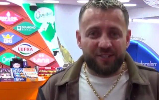  Aman t i këndoj edhe sot vajzës   Luizi këndon para kamerës