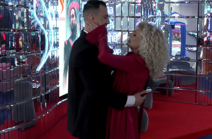 Mateon e viziton nëna ka disa fjalë për të