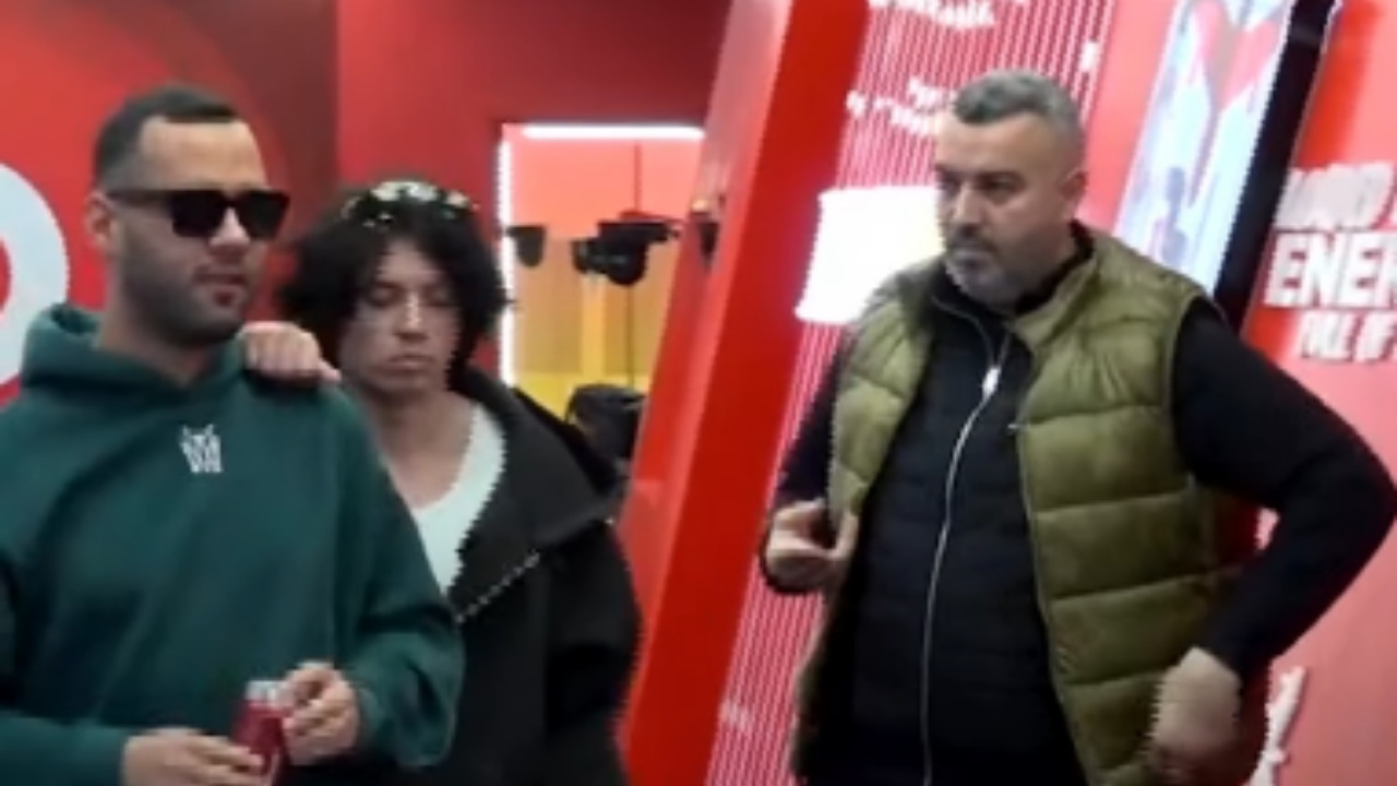  Ferr do ta bëj shtëpinë  bastard   Stenaldo shpërthen keq ndaj Rogertit  I padenjë për 