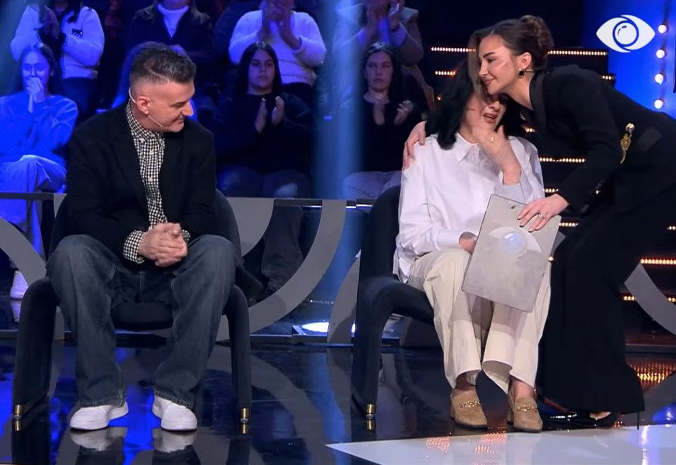 Nëna e Stenaldos prek me rrëfimin  Kur ndërroi jetë bashkëshorti  Stenaldo ka qenë trejavësh  pas gjashtë muajsh mësova që nuk shikonte