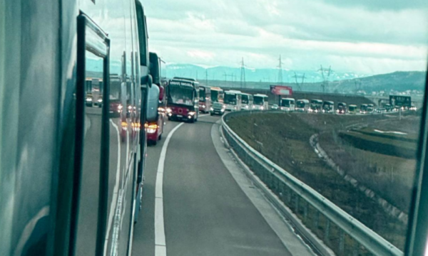 Ferizaj  zbarkon  në Prishtinë   44 autobusë nisen për Marshin e Drejtësisë