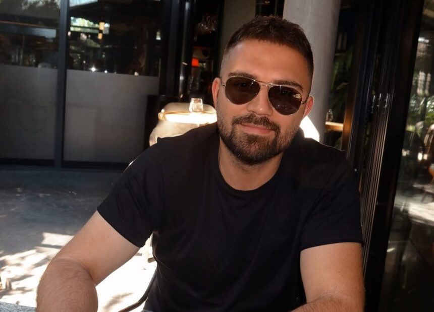 Pas ndarjes nga e fejuara  zbulohet e dashura e re e Vesel Kurtishajt