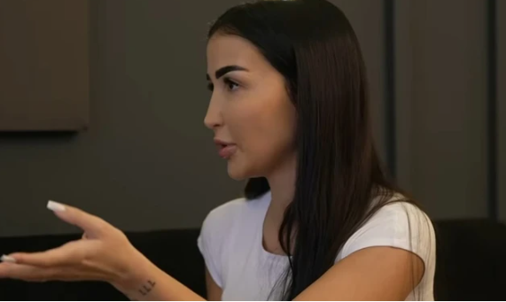 Xheneta për Elijonën  I intereson se çfarë mendojnë njerëzit e tjerë  nuk është lojëtare  wow  për të kritikuar lojën time