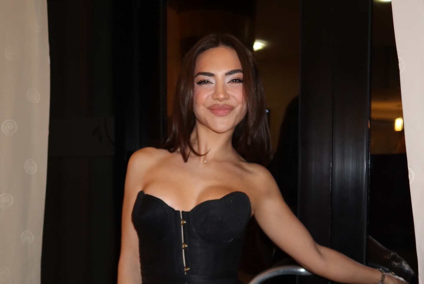 Sara Hoxha mezi ngrihet nga krevati  kështu e quan veten